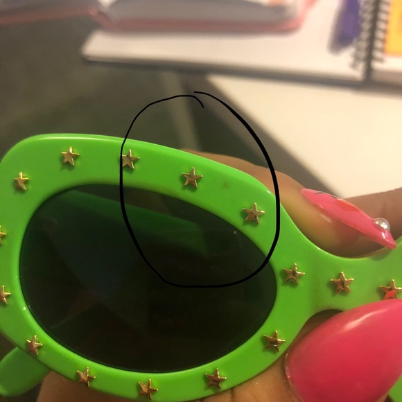 Glasses - Picture 2 of 3